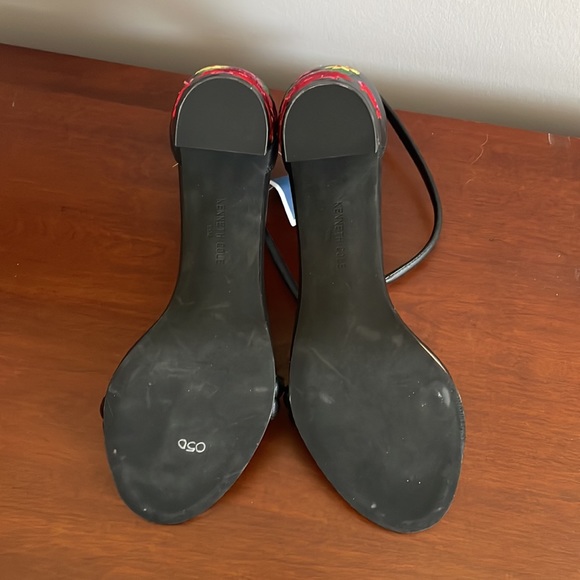 NWOT Kenneth Cole strapped chunky heels - Picture 4 of 4